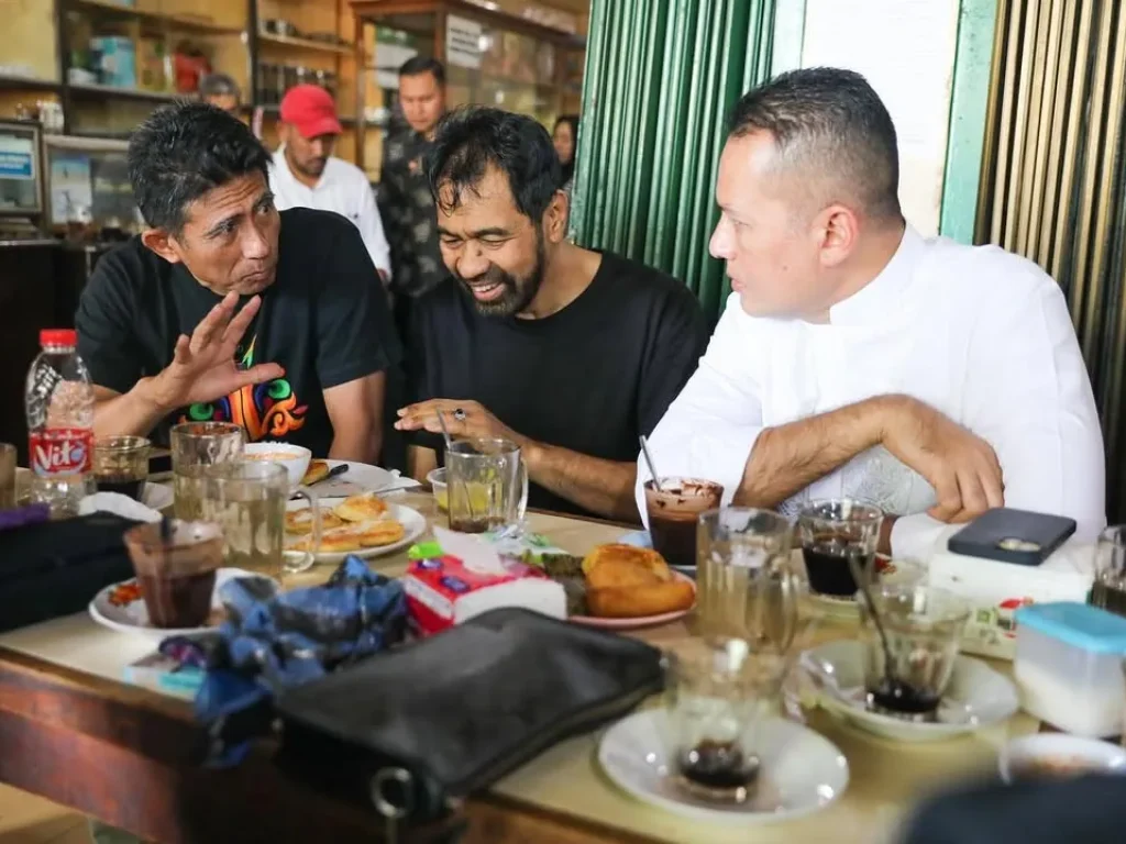 Saya mengopi bersama anggota DPR RI Musa Rajekshah atau Pak Ijeck dan Kepala Kepolisian Daerah A